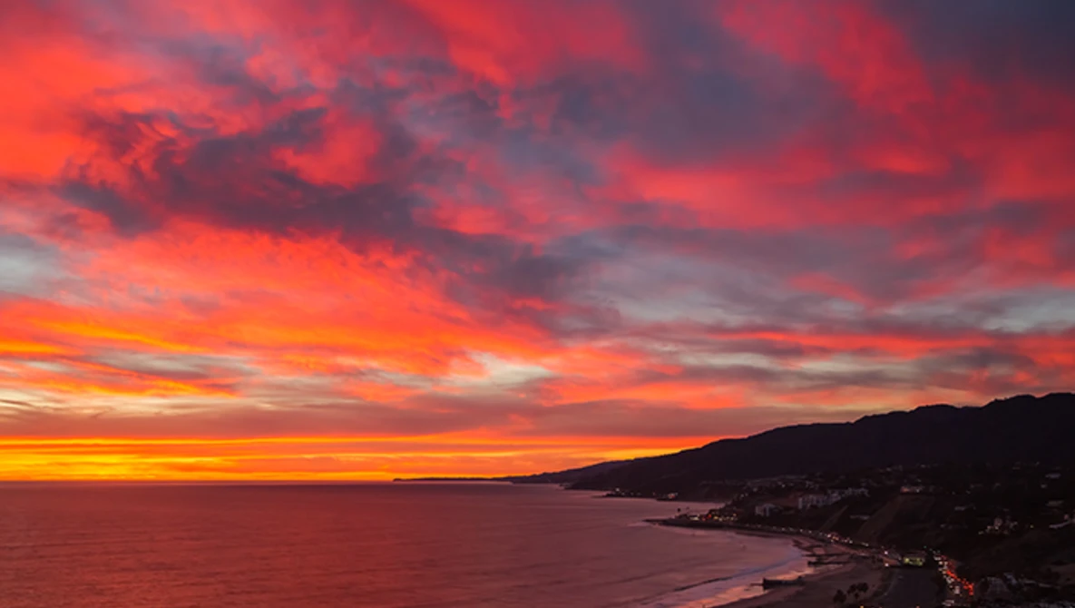Watch Skylight: A 4K Timelapse Film on Vimeo.