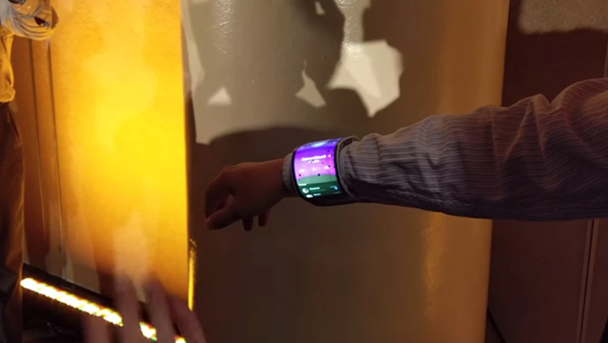 Watch Lenovo CPlus Bendable Smartphone on YouTube.