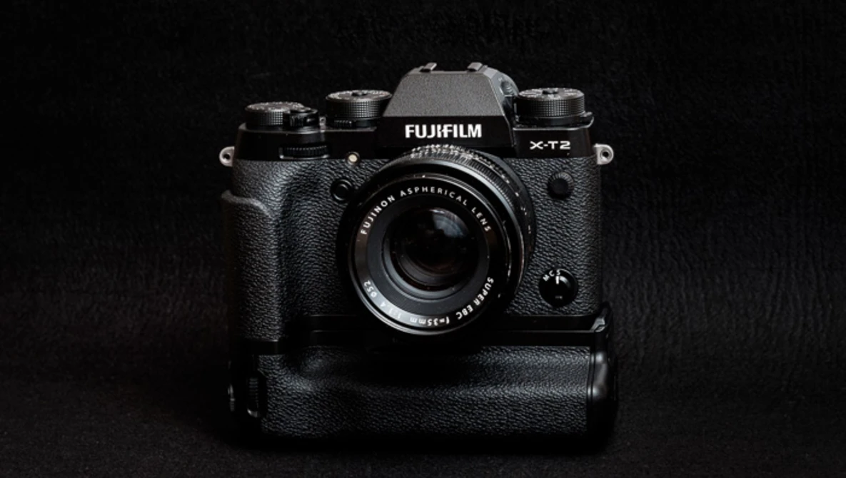 ESTP　カメラ　パート2 Fstoppers Reviews the Fujifilm VPB-XT2 Camera Grip | Fstoppers