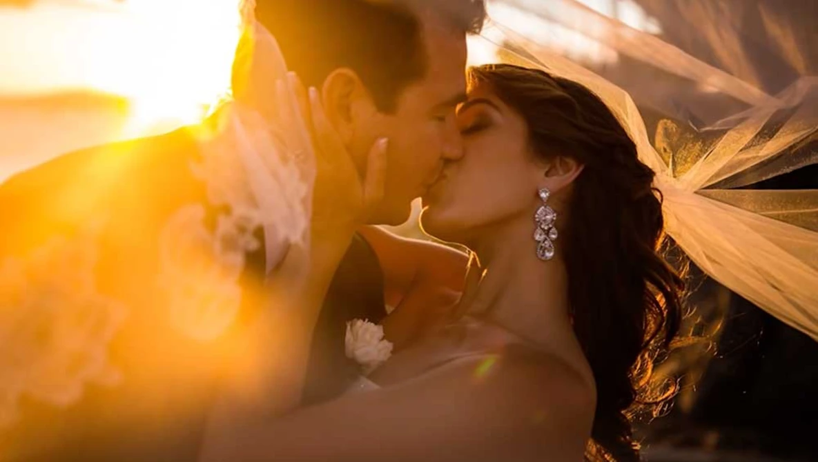 Watch Favorite Lenses Used For Over 10,000 Couples Portraits | Photographing The Couple on YouTube.