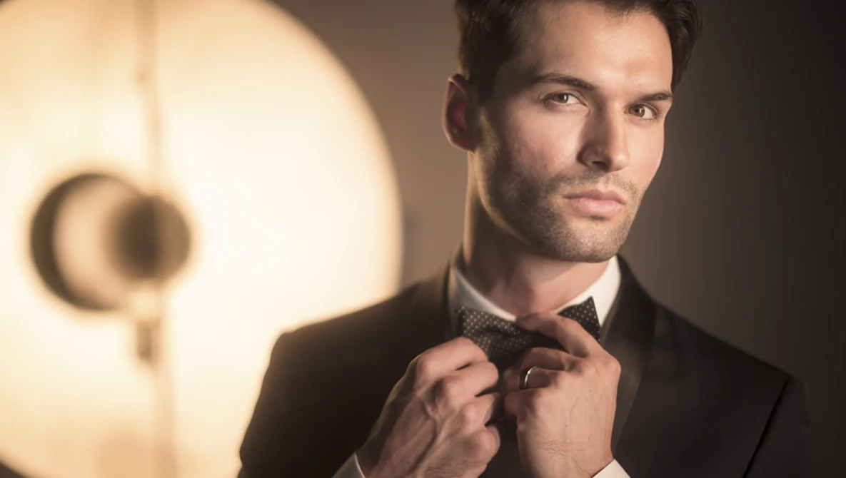 Watch Give Men A Chiseled Jawline In 3 Simple Steps | Minute Photography on YouTube.