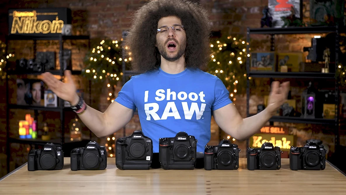 Watch Canon VS Nikon Which To Buy: The ULTIMATE Battle on YouTube.