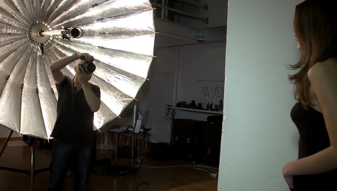 Watch Studio Lighting Test: Beauty Lighting Comparison by Karl Taylor on YouTube.