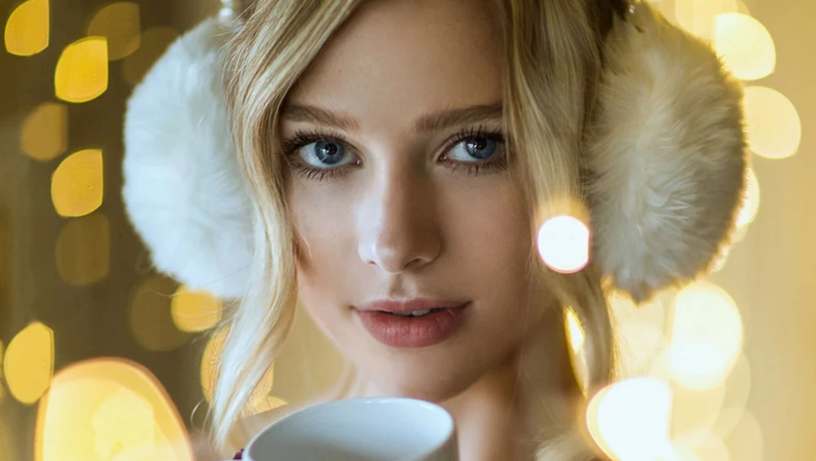Watch Photoshoot with Christmas Lights, Behind The Scenes on YouTube.