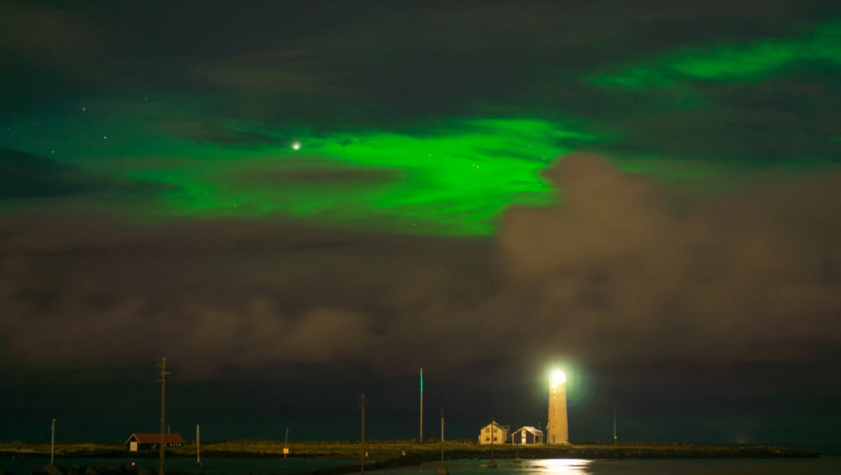 Watch 10 Tips for Northern Lights Photography on YouTube.