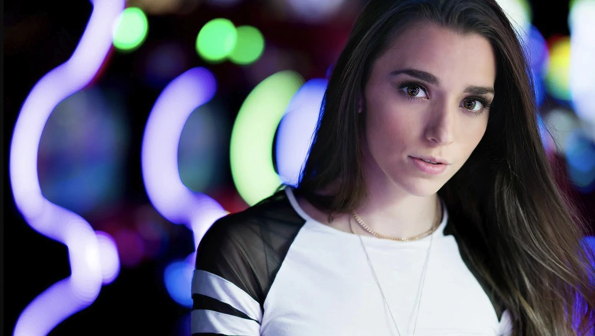 Watch Behind The Shot #3 - Neon Suzette (feat. Sony A7RII + 85 GM) on YouTube.