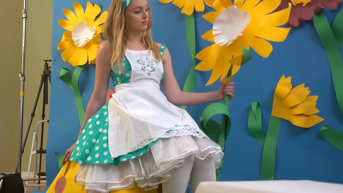 Watch 10 Creative Uses of Seamless Paper on YouTube.