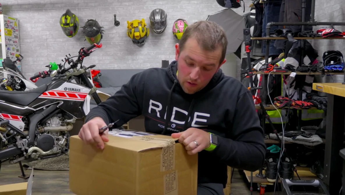 Watch Amazon RESPONDS! | Amazon rock scam with Canon 1DX mark ii on YouTube.