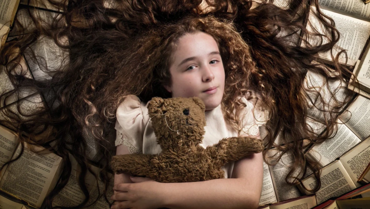 Watch Shooting Overhead Portraits: Take and Make Great Photography with Gavin Hoey on YouTube.