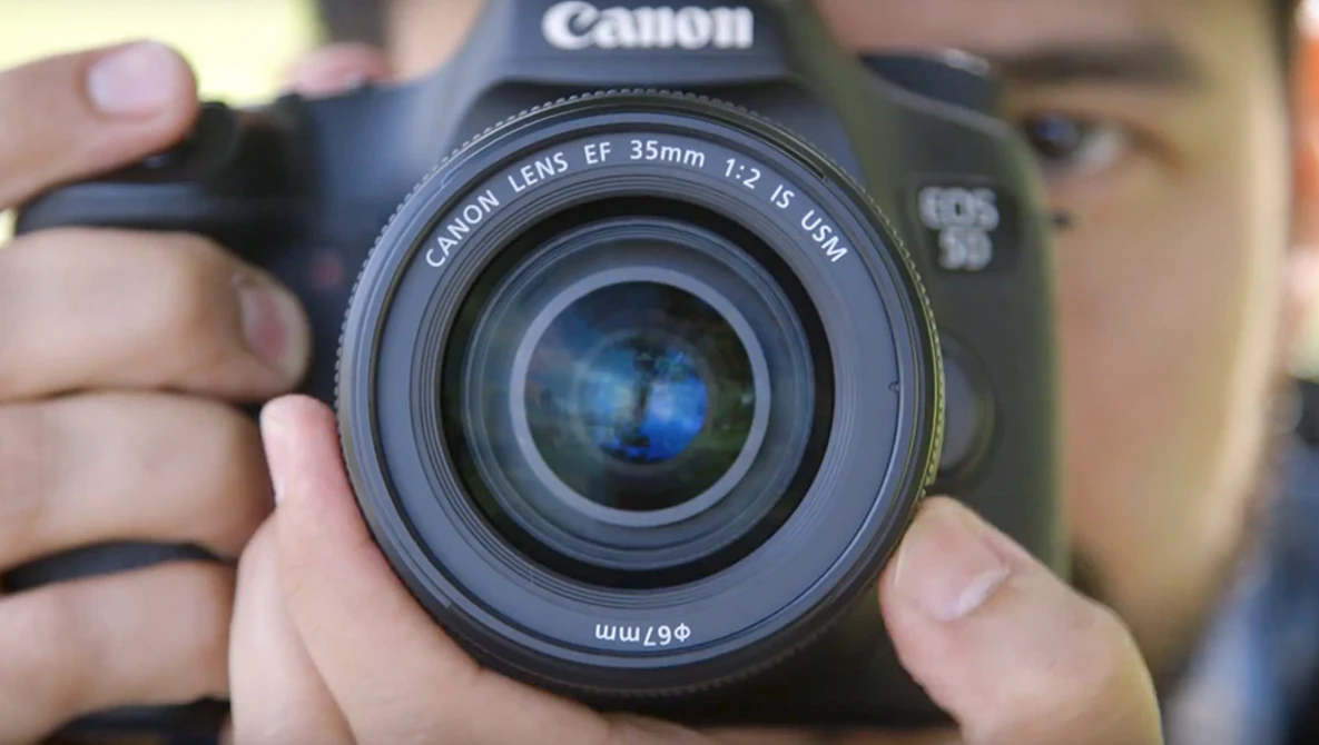 Watch Battle of the Canon 35's | 35mm f2.8 Macro, f2 and f1.4 on YouTube.