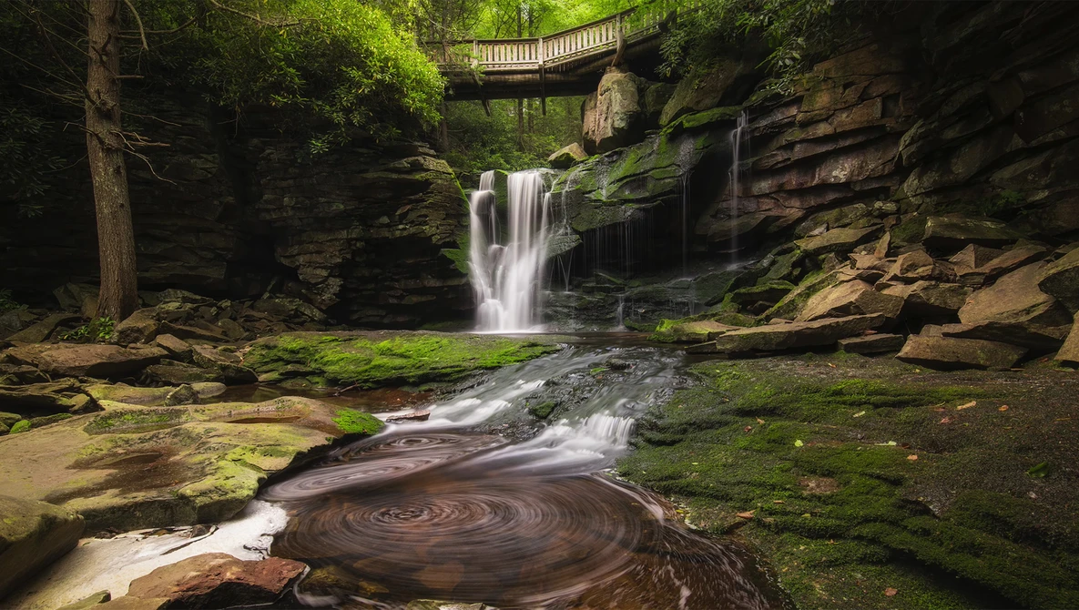 Watch Importance of blending short exposures with long exposure photography on YouTube.