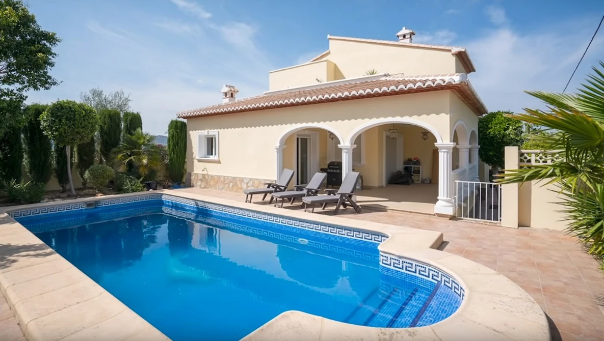 Watch Real Estate Photography Tips for Beginners | Jaworskyj on YouTube.