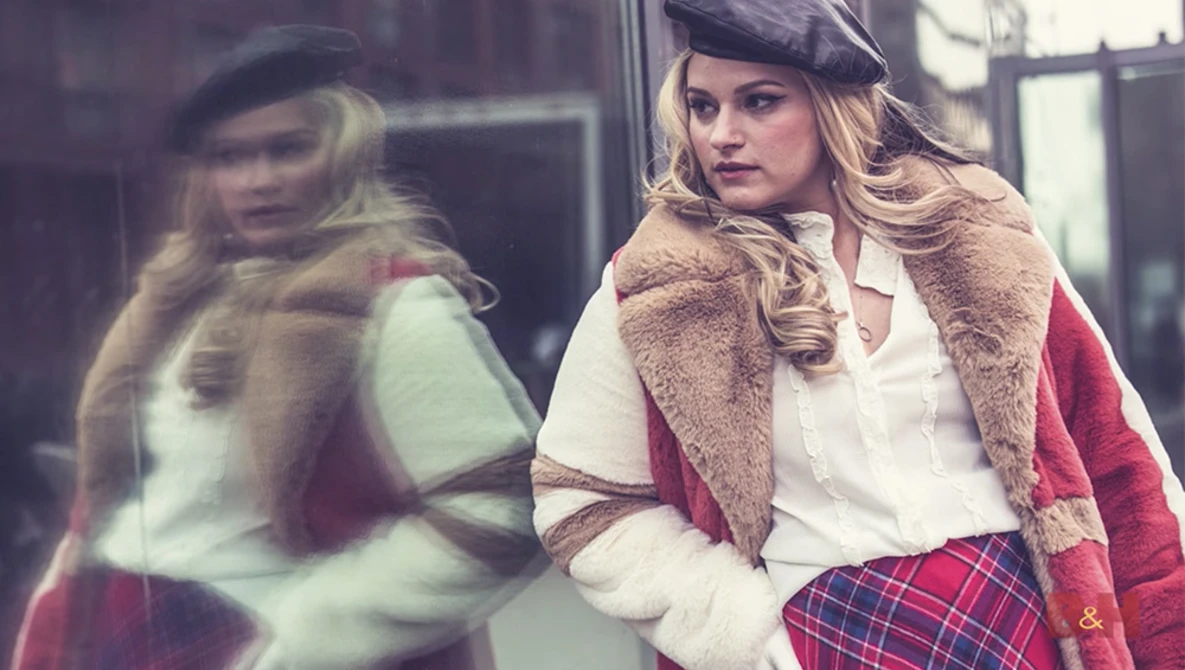 Watch 3 Fashion Portrait Photography Tips with Lindsay Adler | 3 Quick Tips on YouTube.
