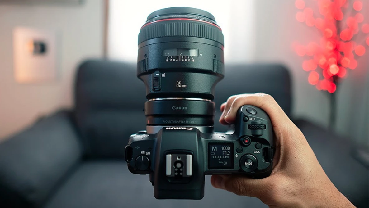 Watch SONY USER tries the Canon EOS R + PHOTOSHOOT on YouTube.