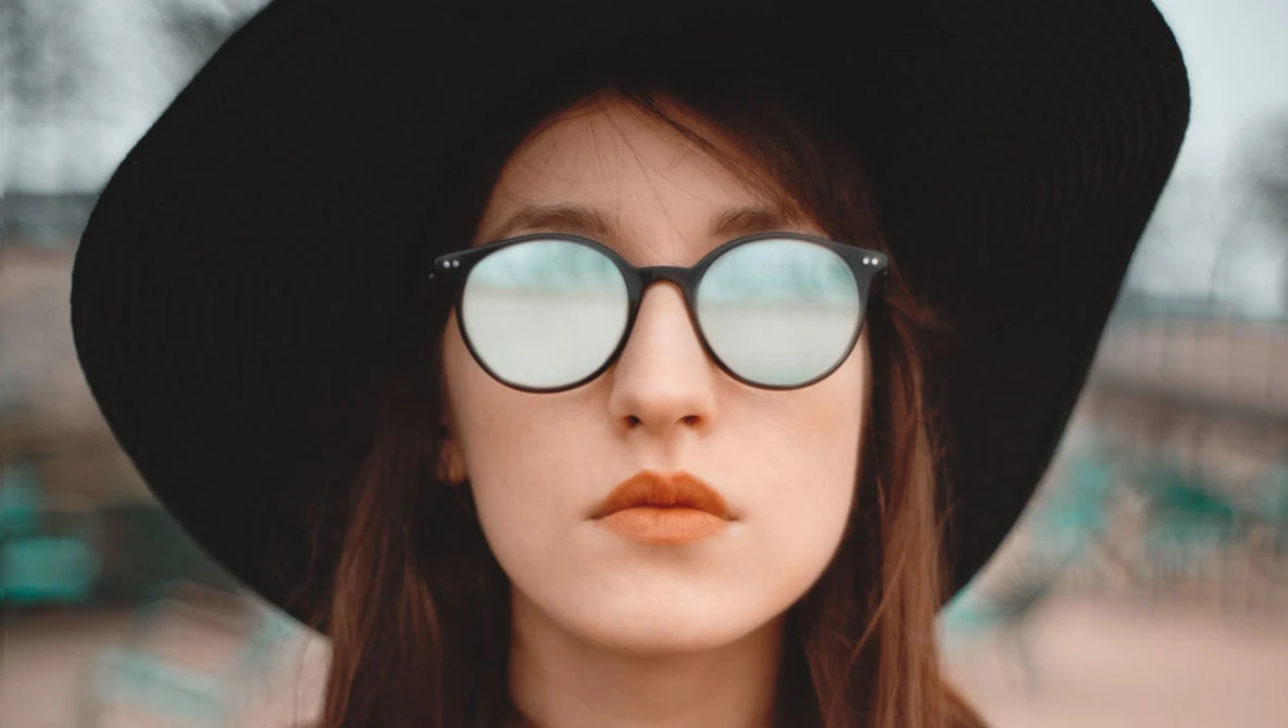 Watch This $4000 Lens is the World Smallest F1.4 lens (Leica 35mm) on YouTube.