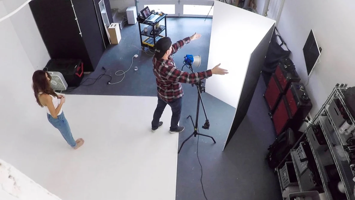 Watch V-Flat World - Using Your V-Flat As A Key Light on YouTube.