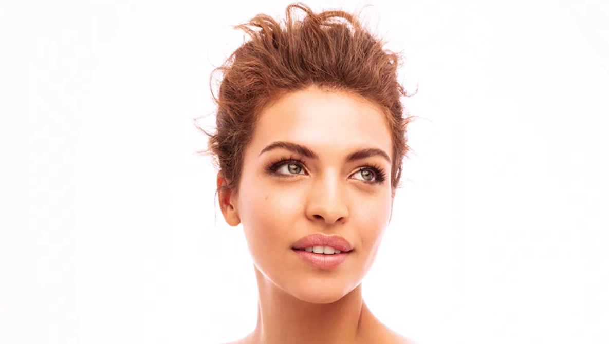 Watch How to Create 3 Different Beauty Lighting Setups Using V-Flats on YouTube.