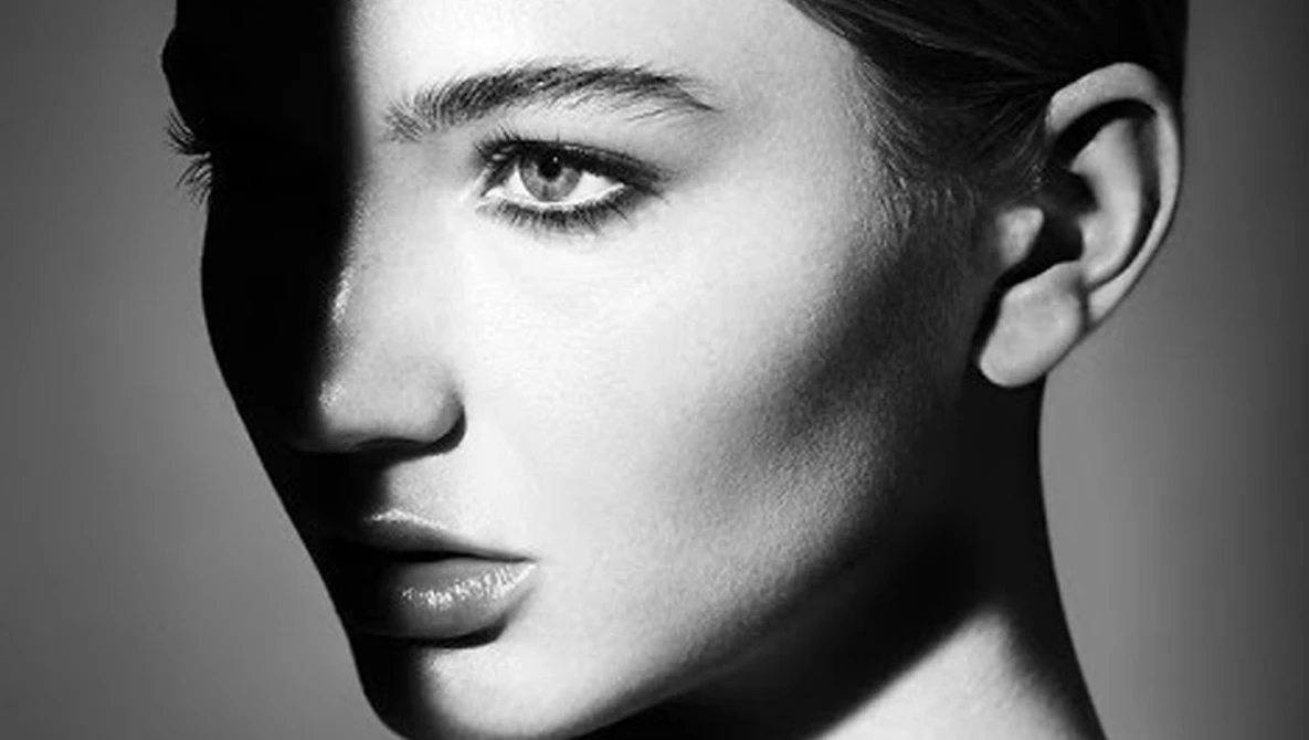 Watch Photo Deconstruction: Vintage Beauty Photography using a Flag on YouTube.