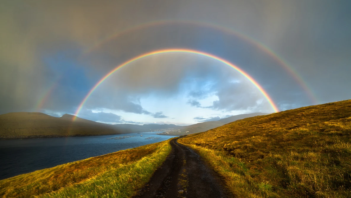 Watch SYMMETRY in LANDSCAPE photography composition | 4K on YouTube.