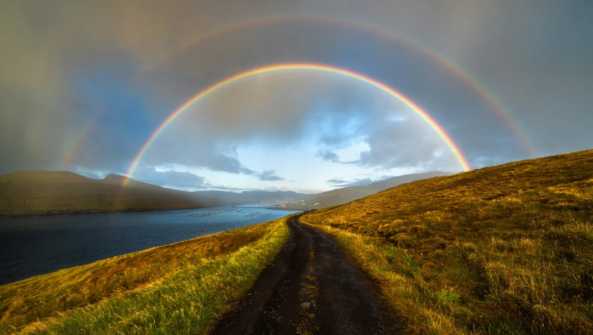 Watch ULTIMATE guide to COMPOSITION in landscape photography on YouTube.