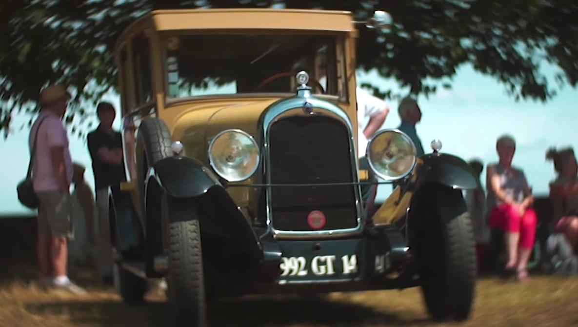 Watch Mixing Weird Lenses with Anamorphic Lenses (Crazy bokeh) on YouTube.