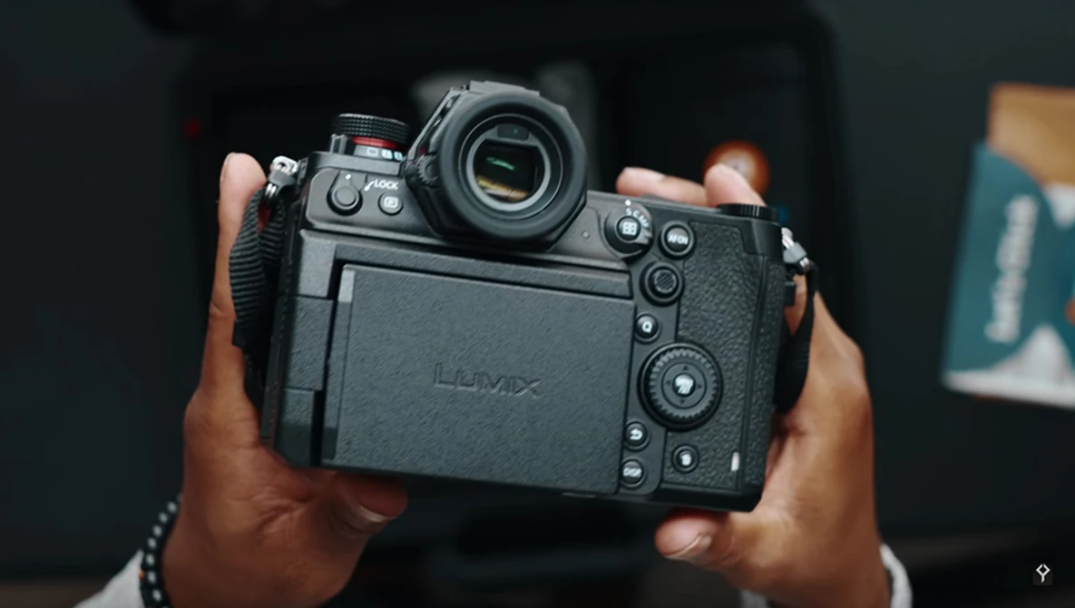 Watch Panasonic Lumix S1H Test/Thoughts (6K BEAST!!) on YouTube.
