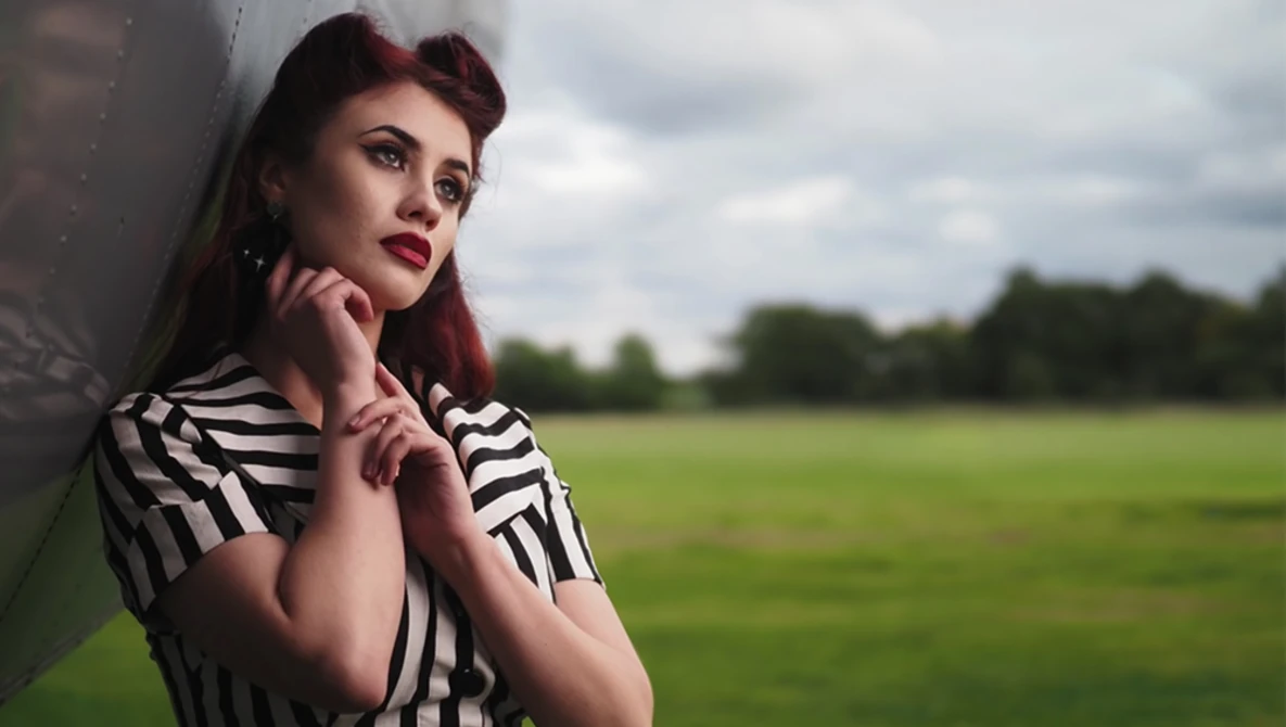 Watch Speedlight vs Monolight on Location: Take and Make Great Photography with Gavin Hoey on YouTube.