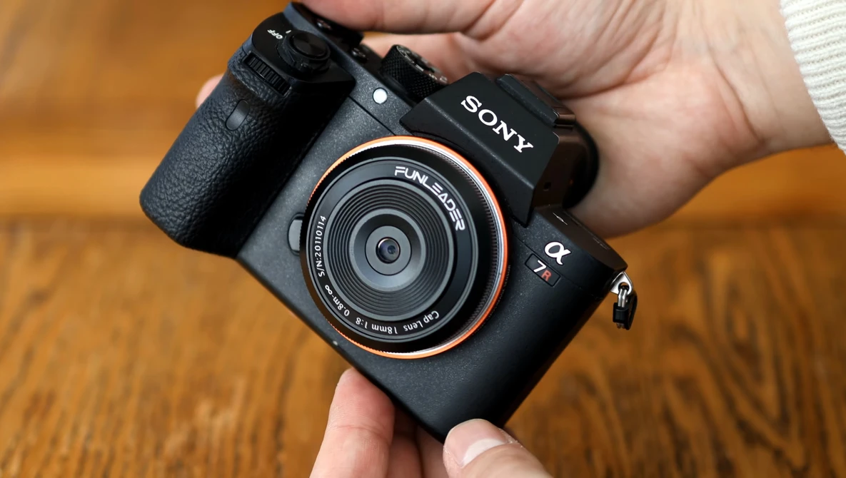 Watch Weird lens reviews: Funleader 18mm f/8 'Cap Lens' (Full-frame & APS-C) on YouTube.
