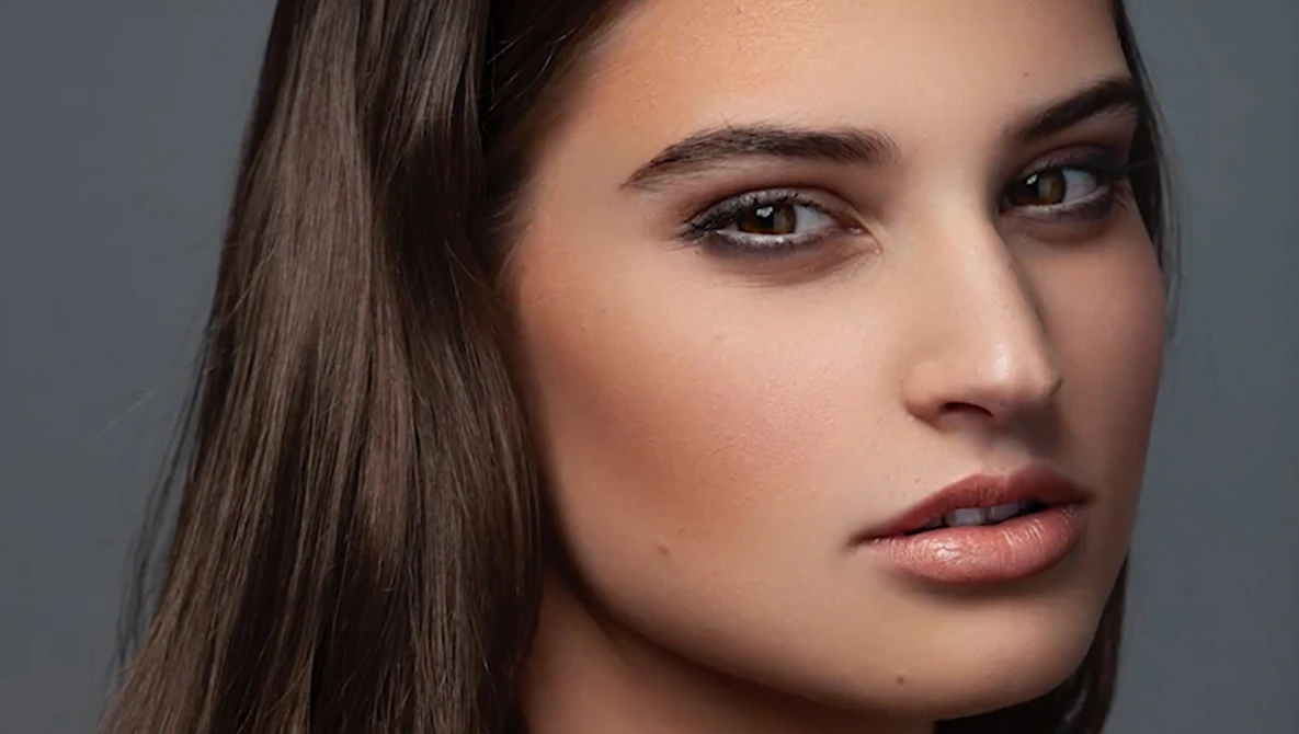 Watch How to Micro Dodge and Burn skin in Photoshop on YouTube.