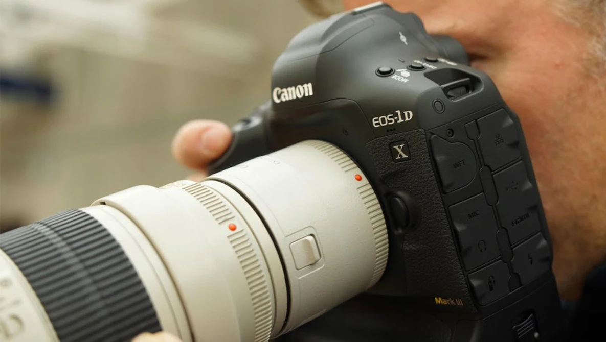 Watch Canon EOS 1DX Mark III Hands-on Preview on YouTube.