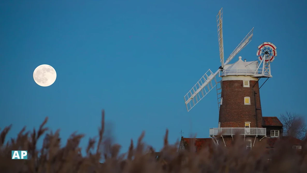 Watch What makes a good landscape photo? on YouTube.