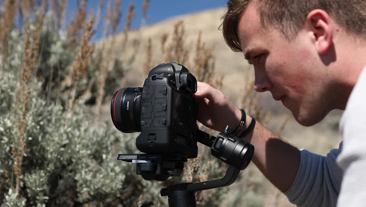 Watch Canon 1dx Mark III Review + Test Footage | Worth Upgrading from 1dx Mark II? on YouTube.
