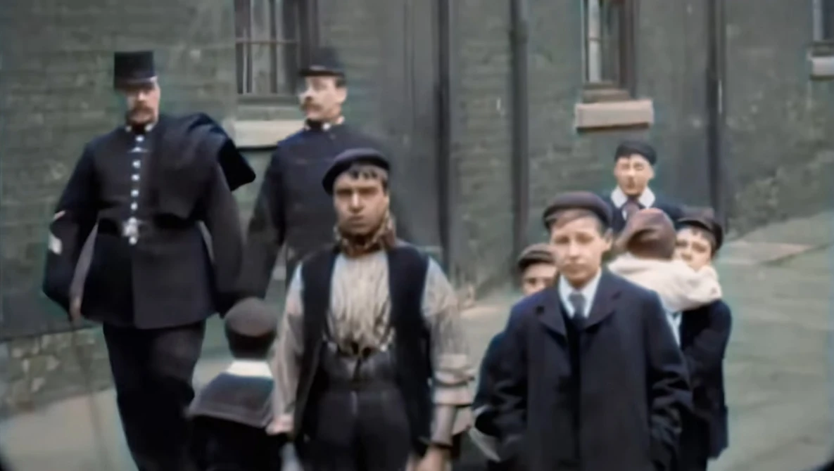 Watch [60 fps] Laborers in Victorian England, 1901 on YouTube.