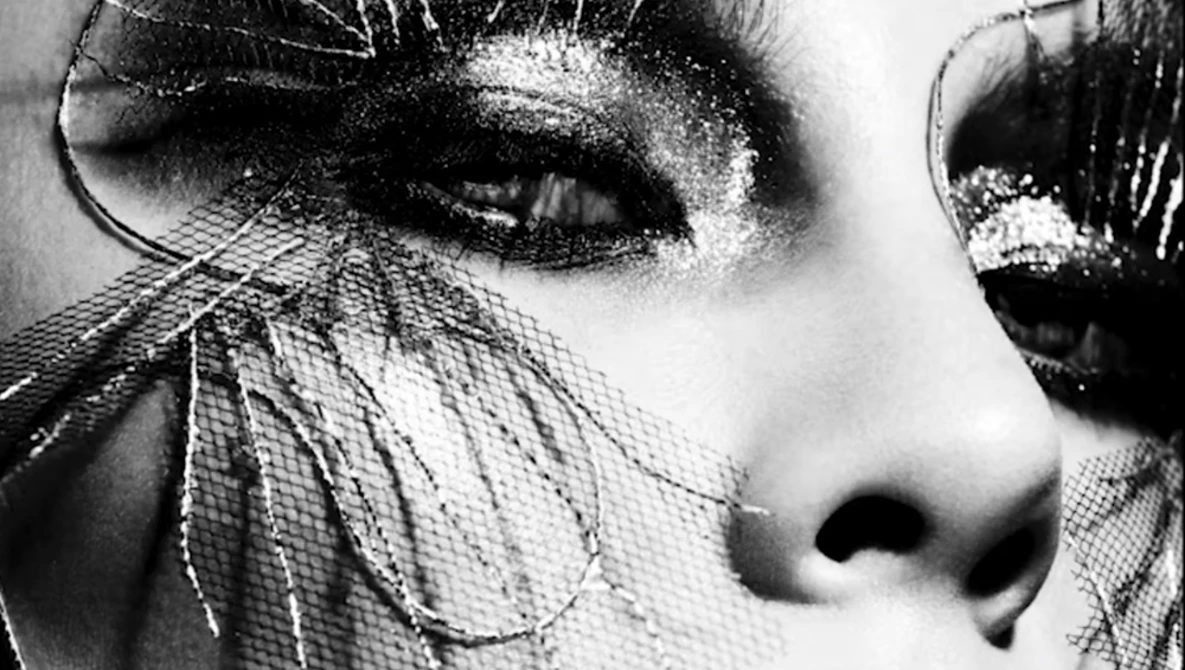 Watch Photo Deconstruction: Avant Garde Makeup 1 Light Setup on YouTube.