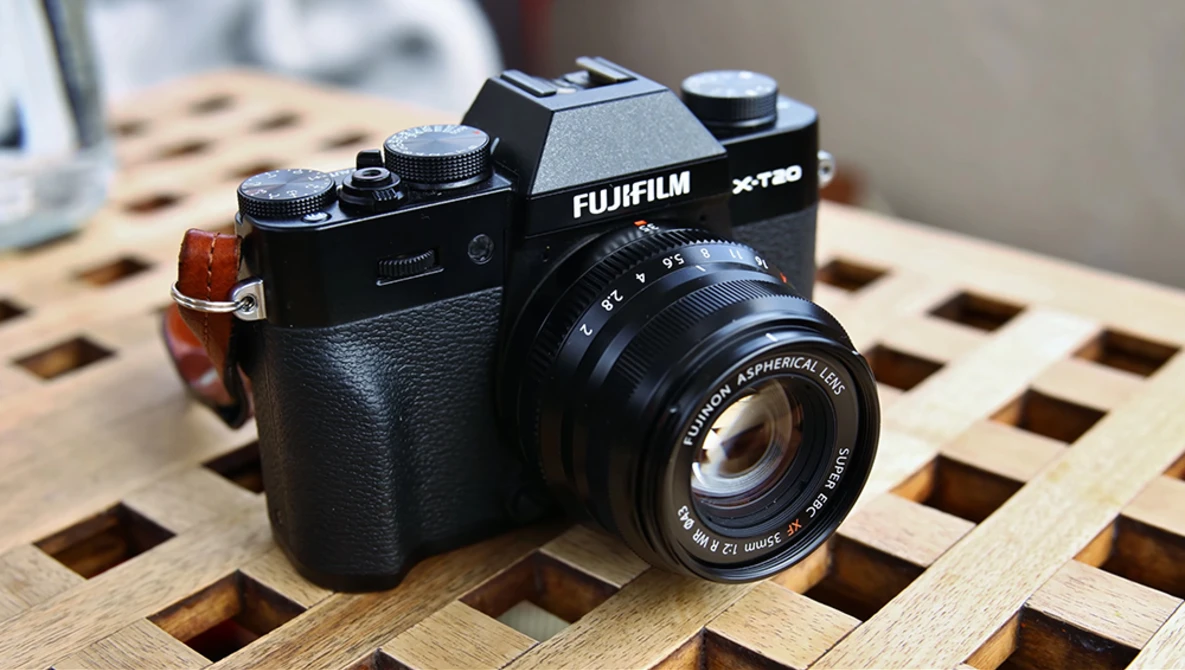 Watch Fuji XF 35mm f/2 R WR lens review with samples on YouTube.
