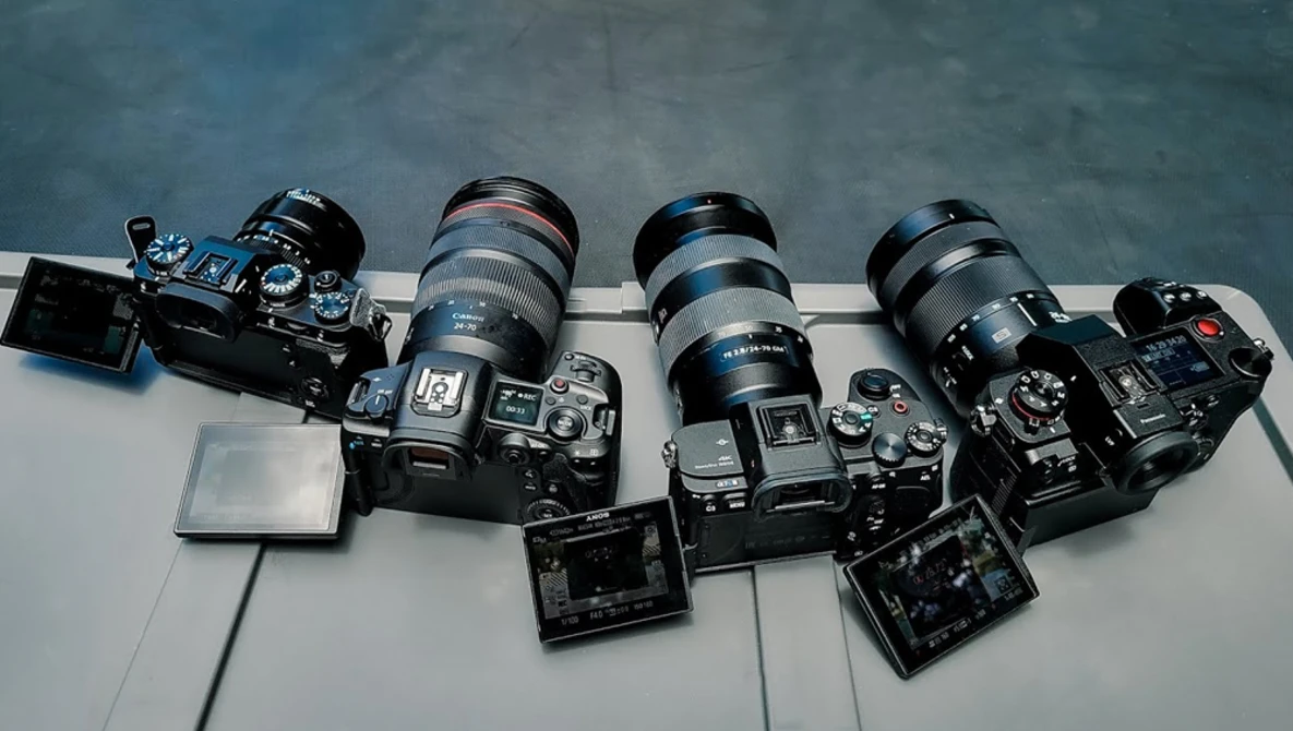 Watch Sony A7SIII vs Canon R5 Overheating Test Revisited on YouTube.