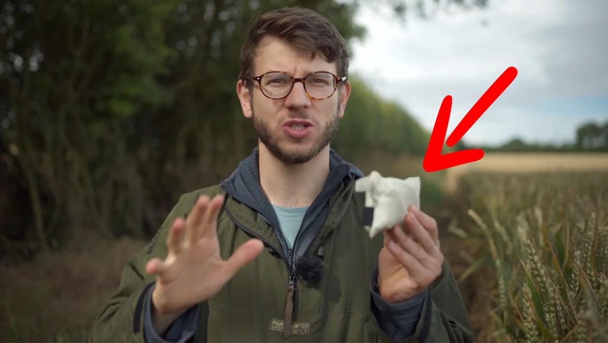 Watch Wildlife Photography EDC - Essential accessories, What's in my pockets? Gitzo Mini, Maps and more! on YouTube.