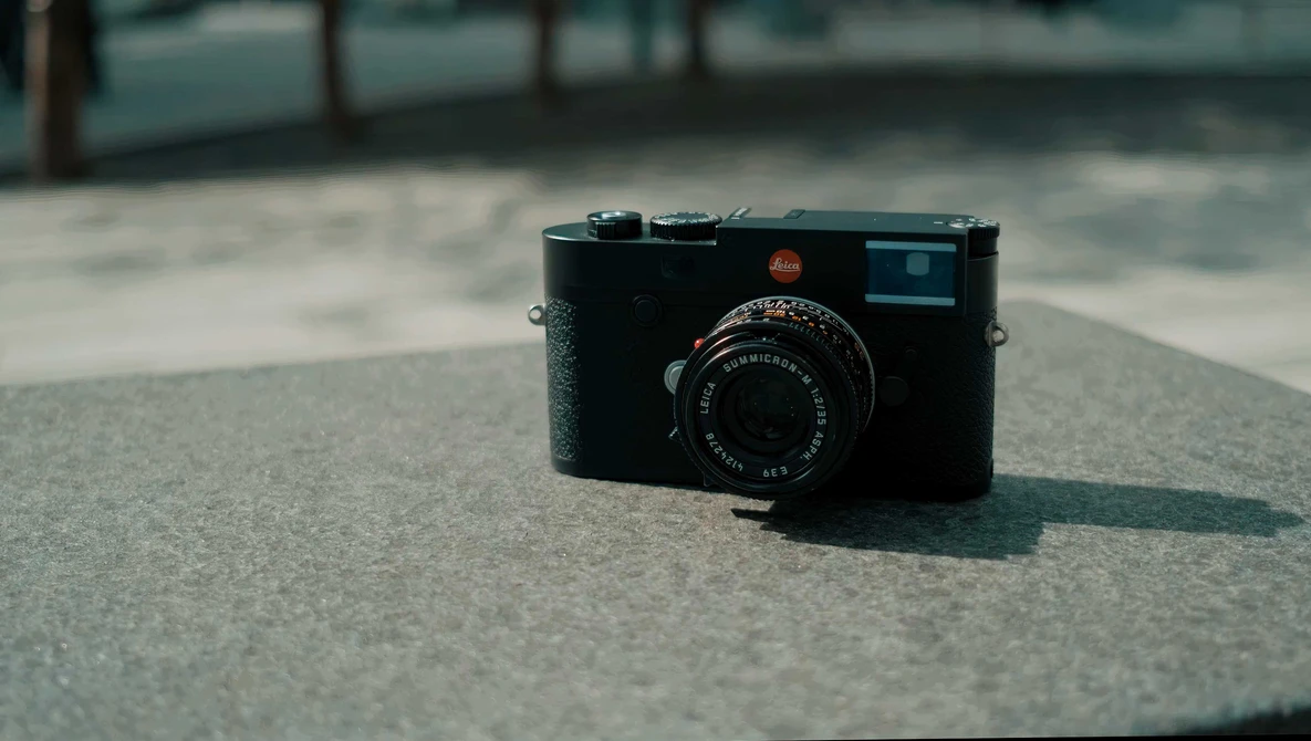 Watch There's Something Magical About Leica: M10-R vs Fujifilm X-T3 and Sony a7R III on YouTube.