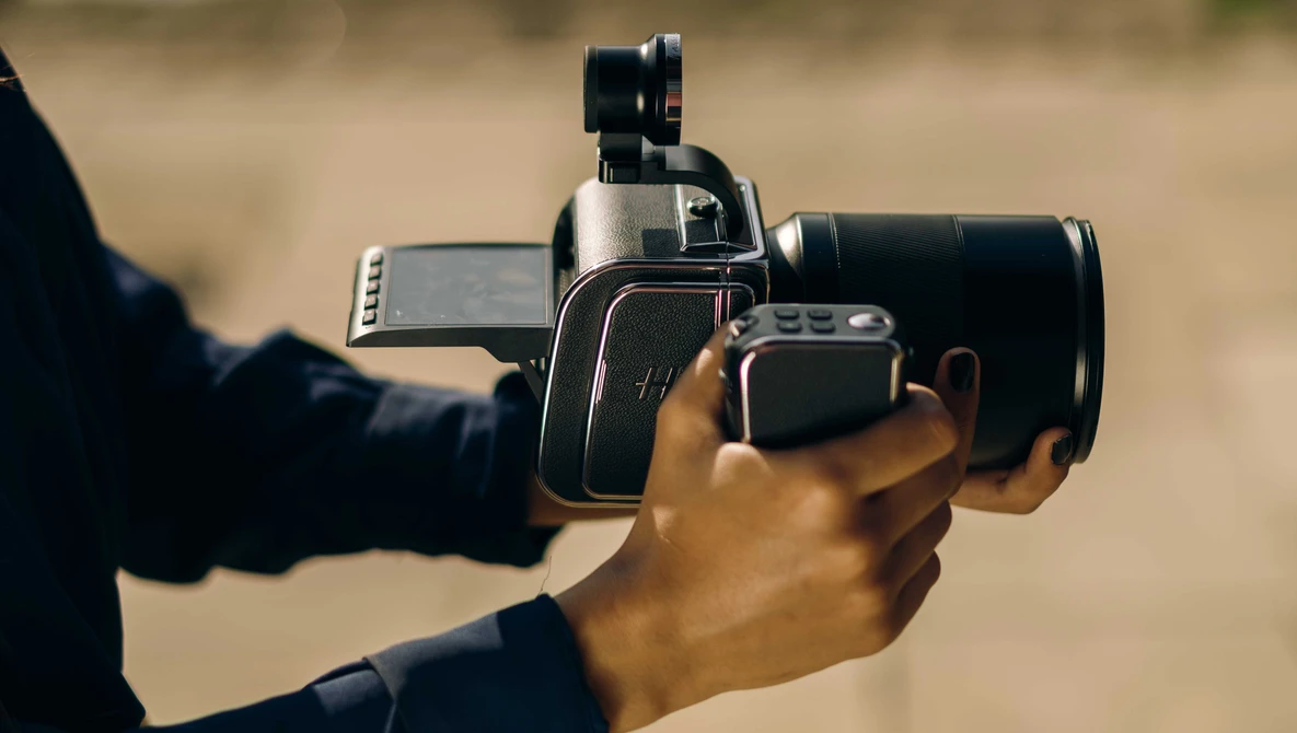 Watch The Best Thing To Happen To Medium Format: Hasselblad 907X 50C In-depth Review on YouTube.