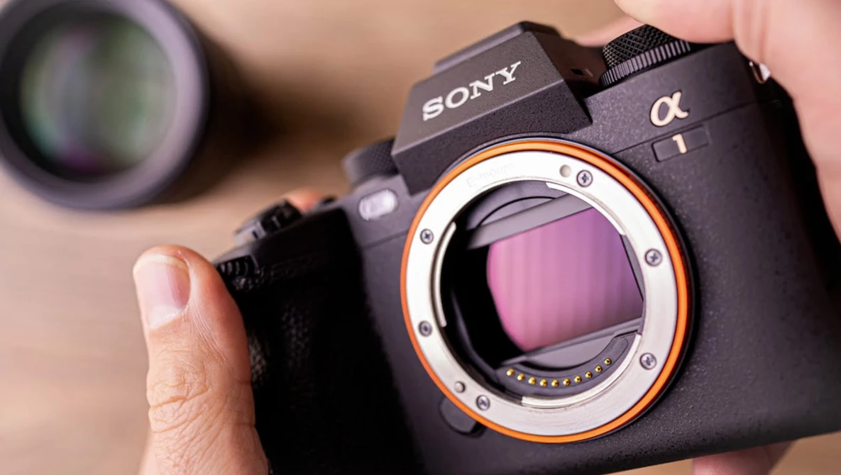 Watch Sony a1 Hands-on Review: 30 FPS failure, 8k overheating & banding tested on YouTube.