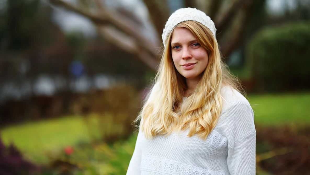 Watch Zeiss Otus 85mm f/1.4 lens review with samples on YouTube.