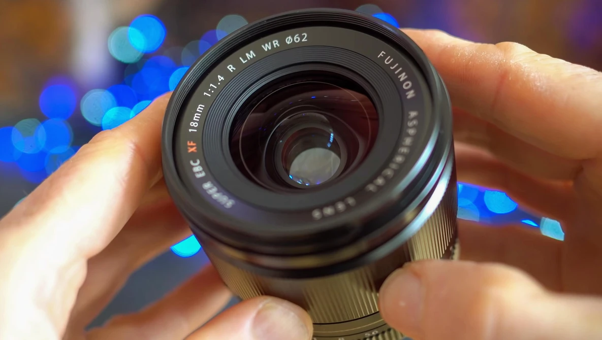 Watch Fujifilm XF 18mm f1.4 FIRST LOOKS review on YouTube.