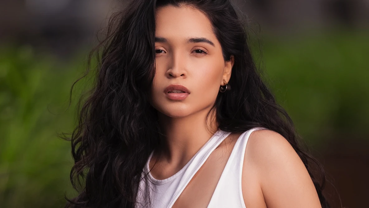 Watch My FAVORITE Portrait lens of all time but I CAN'T recommend it on YouTube.