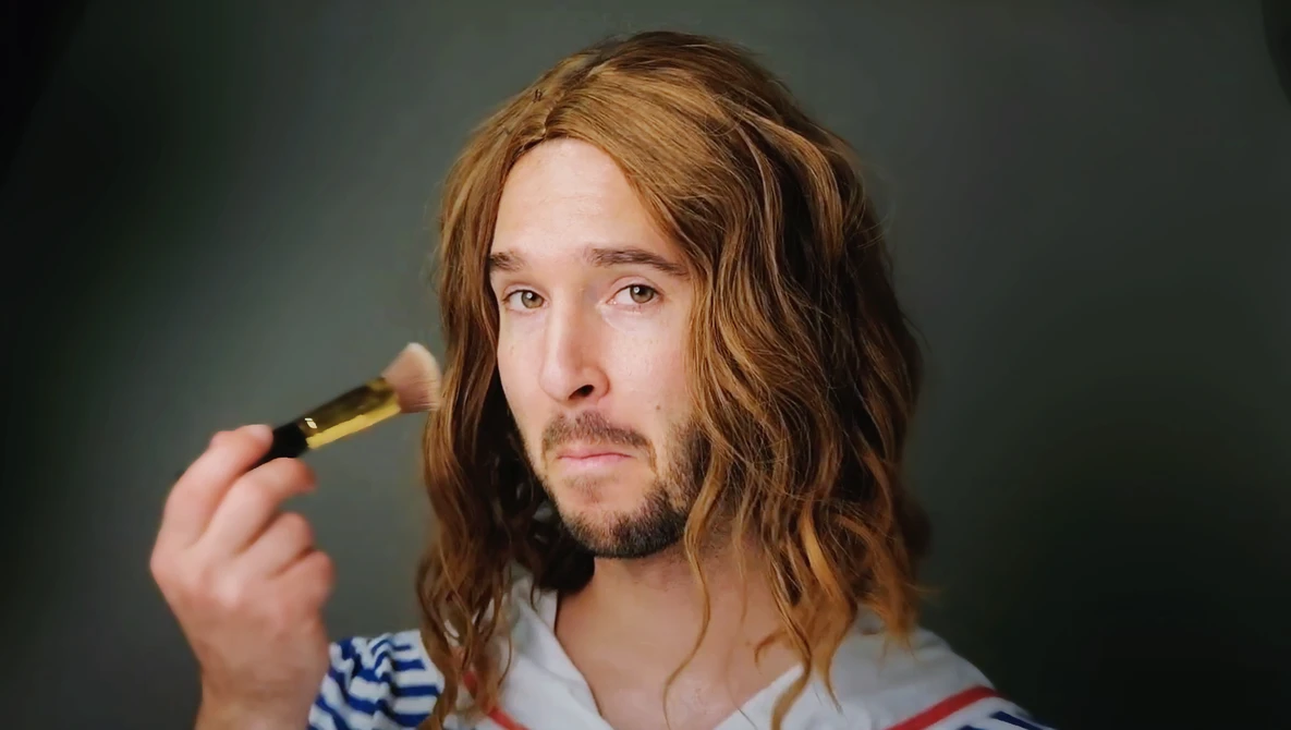 Watch 5 Common Mistakes People Make When Getting Their Headshot Taken - Avoid these pitfalls! on YouTube.