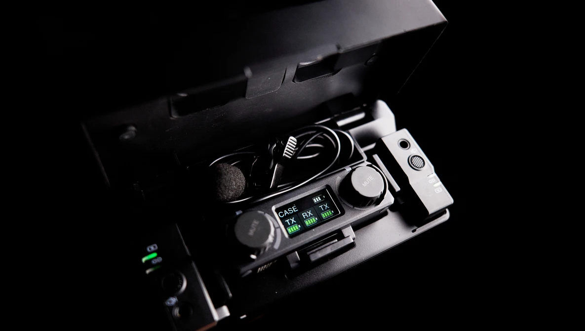Fstoppers Reviews the Hollyland LARK 150 Wireless Microphone