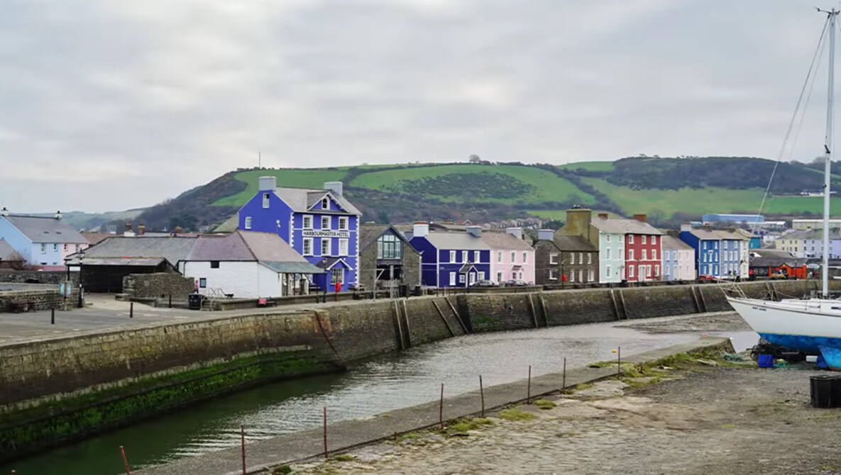 Watch Zeiss Batis 40mm f/2 lens review on YouTube.