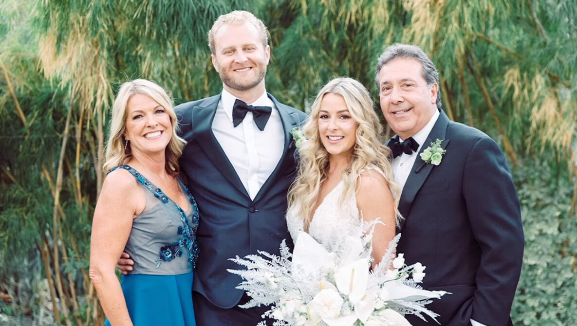 Watch HOW TO TAKE FAMILY PHOTOS DURING A WEDDING (Behind The Scenes) on YouTube.