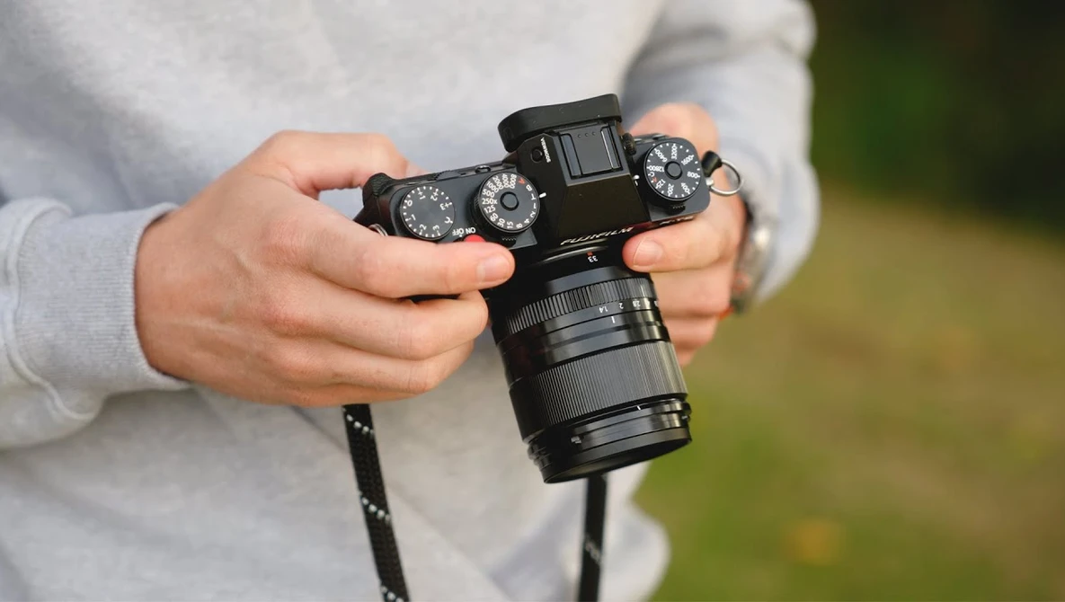 Fujifilm X-E5 vs X-T5: Which Compact Body Wins? | Fstoppers