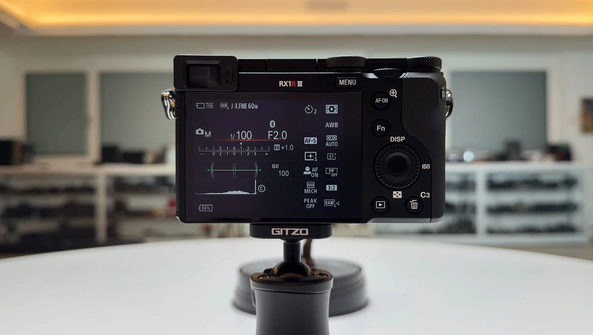 Screenshot of a camera monitor displaying exposure and focus information with histogram and zebra overlay.