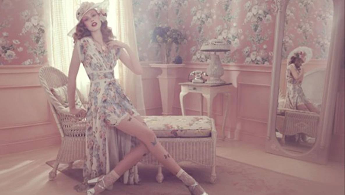 Watch Anna Sui Summer 2012 Photo shoot / Behind The Scenes (1min) on YouTube.